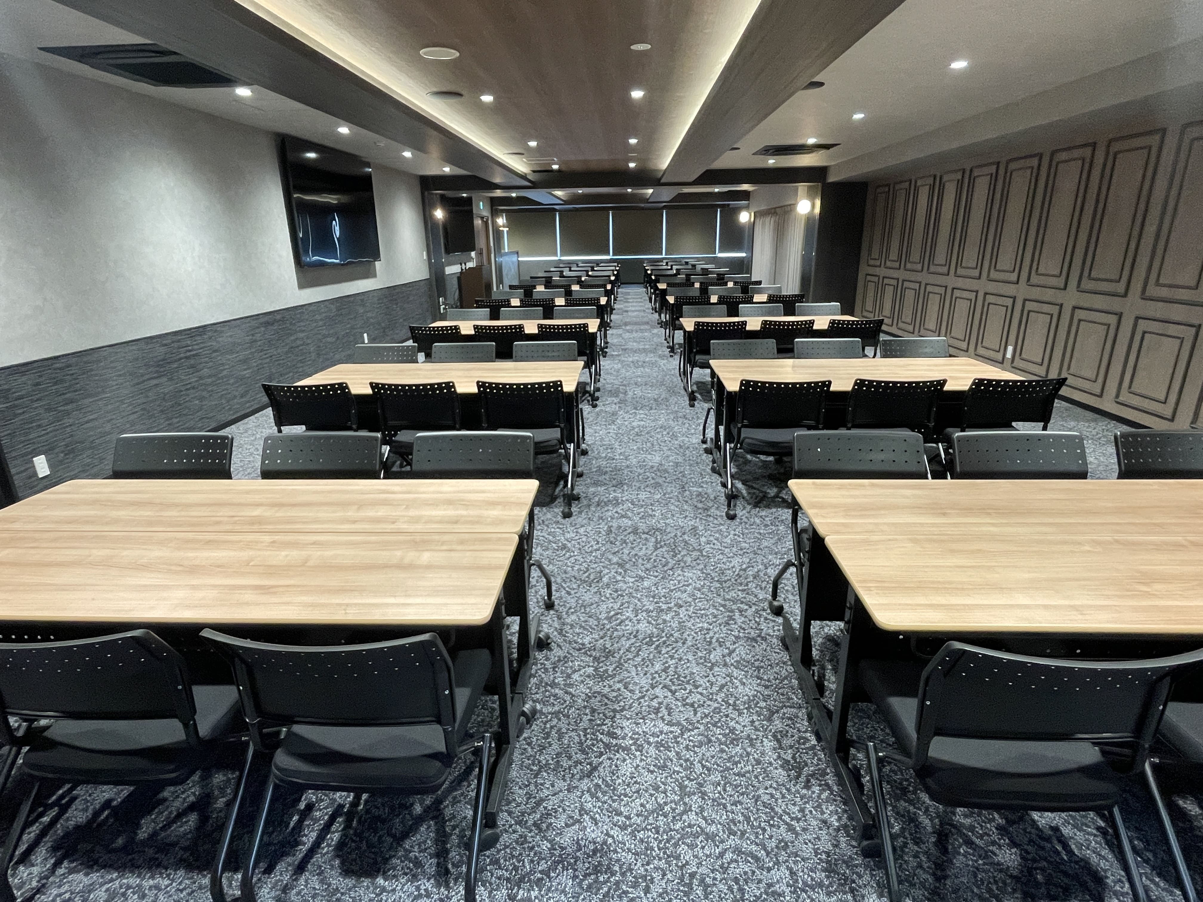 【新橋駅1分】各種パーティーやセミナーに適した落ち着いた雰囲気の貸切イベントスペース