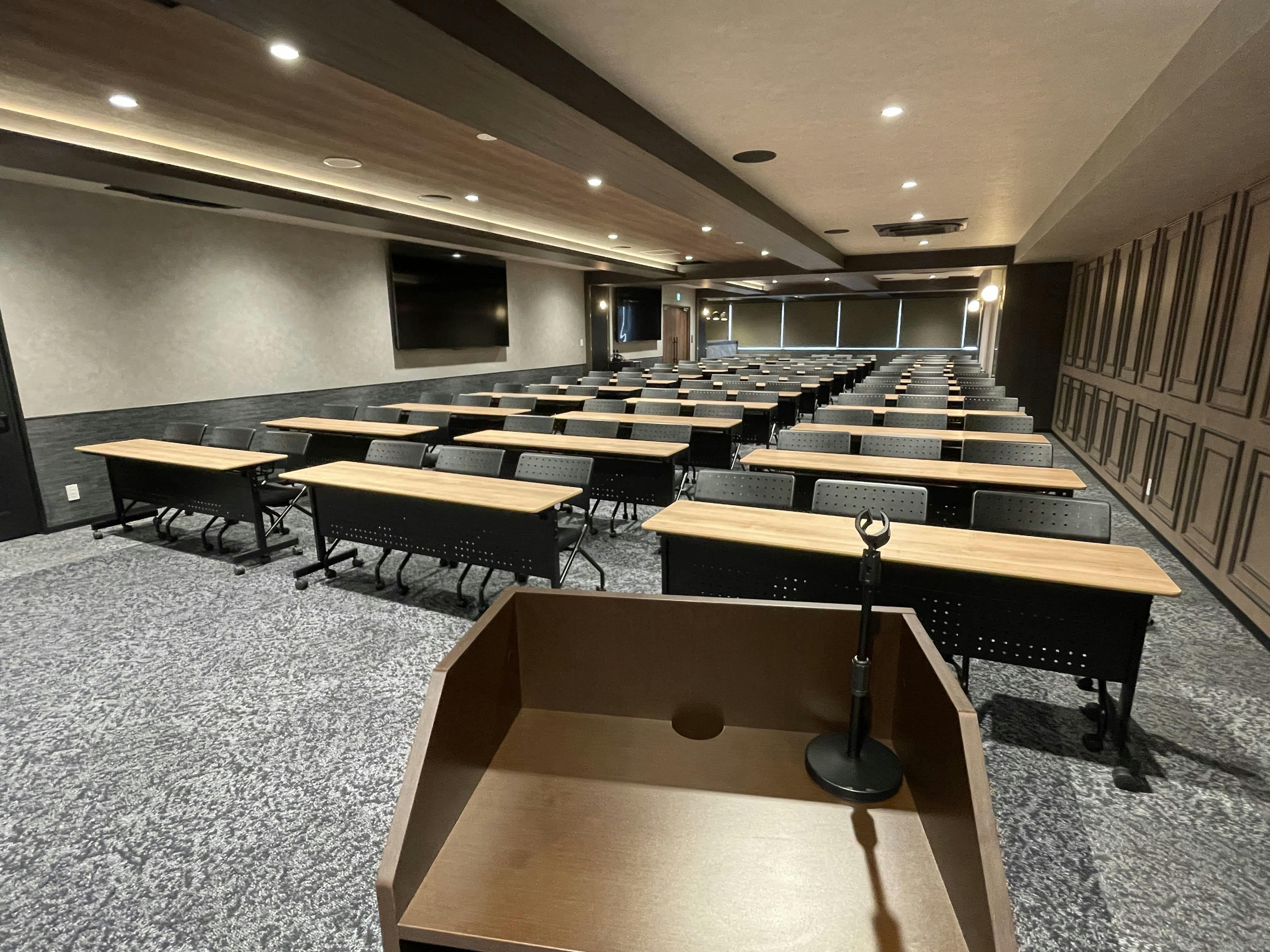 【新橋駅1分】各種パーティーやセミナーに適した落ち着いた雰囲気の貸切イベントスペース