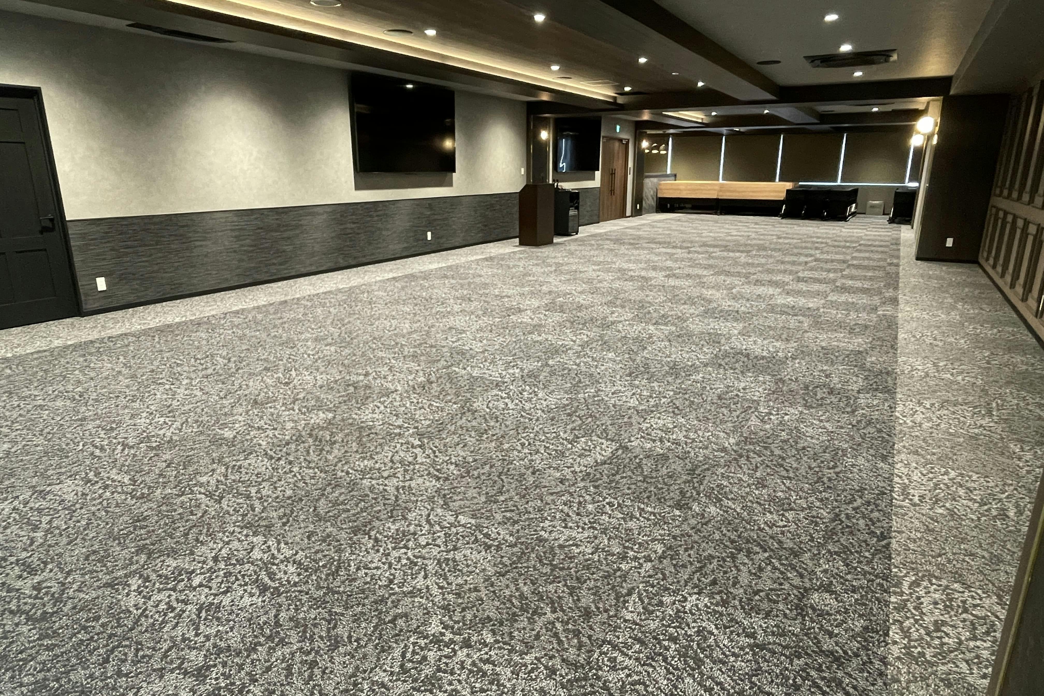 【新橋駅1分】各種パーティーやセミナーに適した落ち着いた雰囲気の貸切イベントスペース