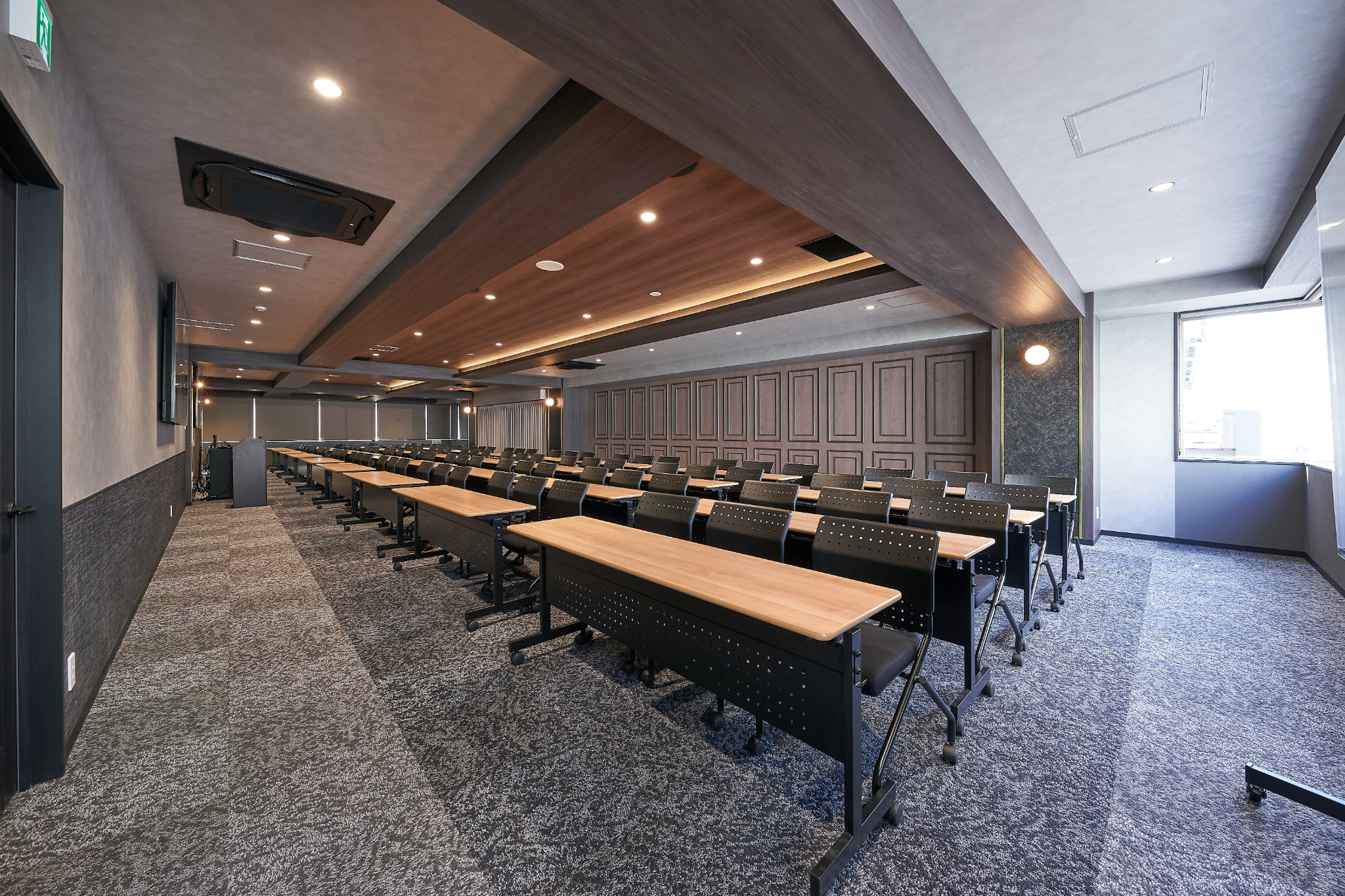 【新橋駅1分】各種パーティーやセミナーに適した落ち着いた雰囲気の貸切イベントスペース