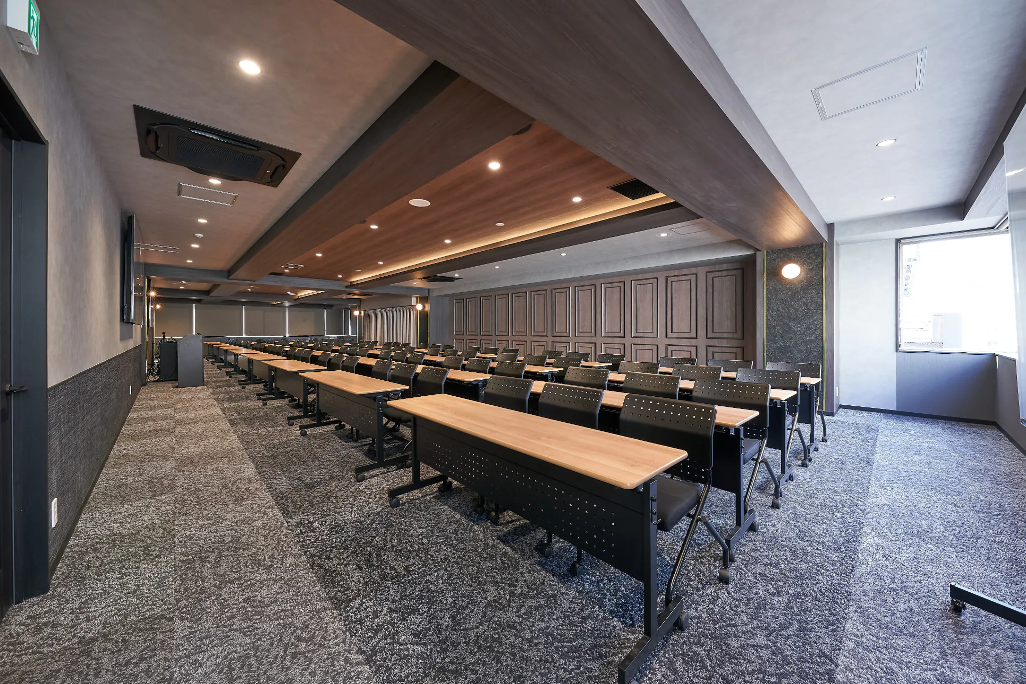 【新橋駅1分】各種パーティーやセミナーに適した落ち着いた雰囲気の貸切イベントスペース