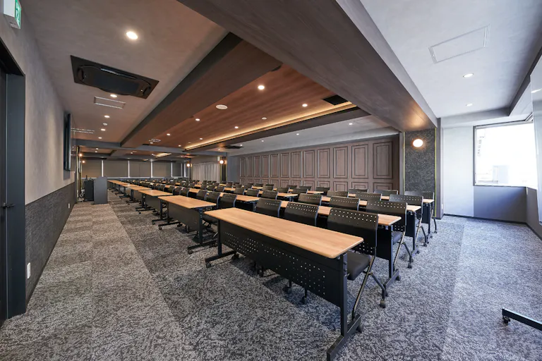 【新橋駅1分】スペース1(メインフロア - スクール形式)