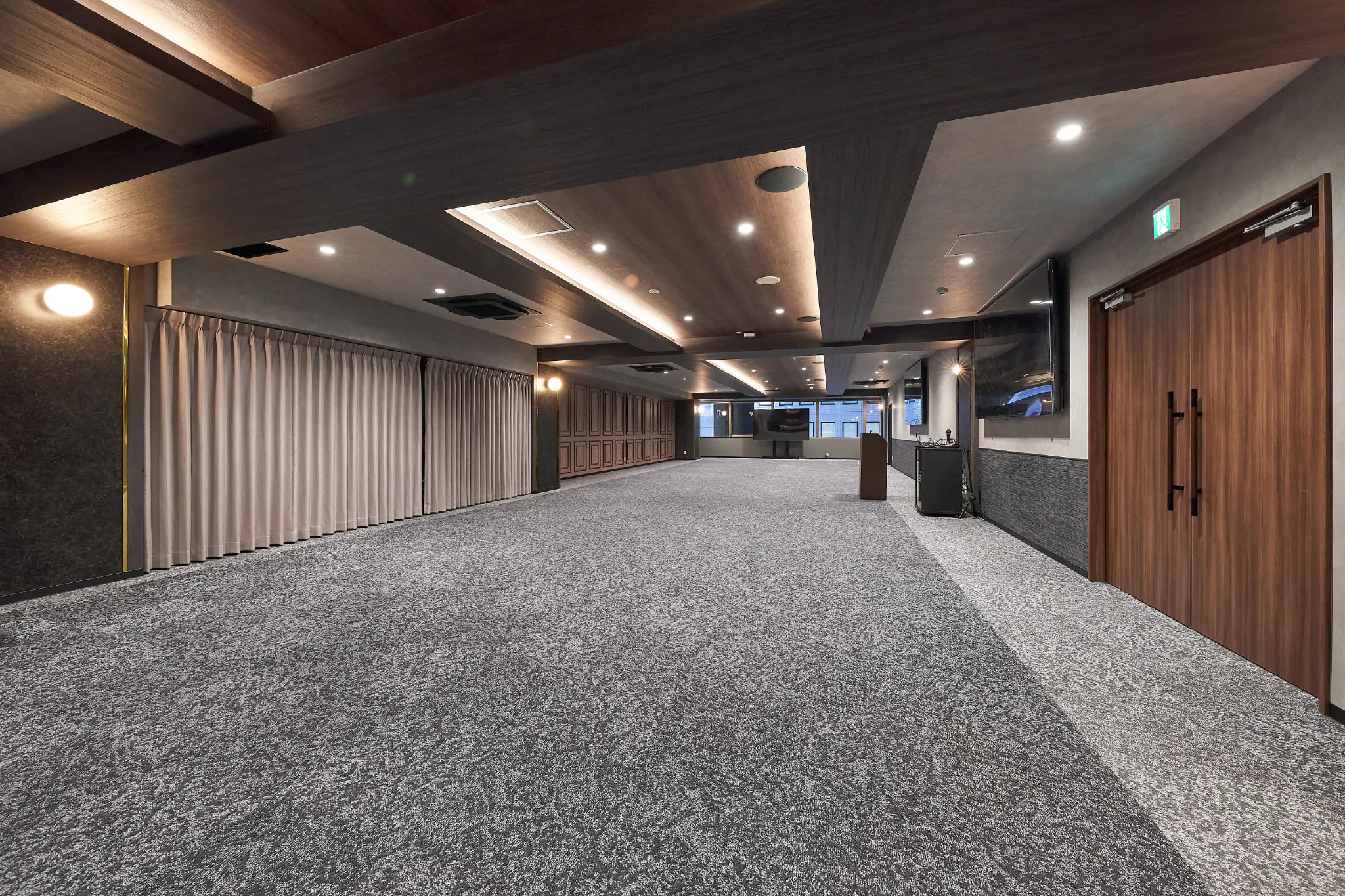 【新橋駅1分】各種パーティーやセミナーに適した落ち着いた雰囲気の貸切イベントスペース