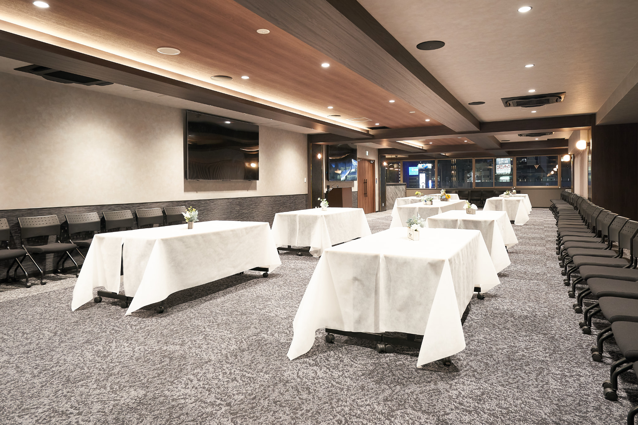 【新橋駅1分】各種パーティーやセミナーに適した落ち着いた雰囲気の貸切イベントスペース