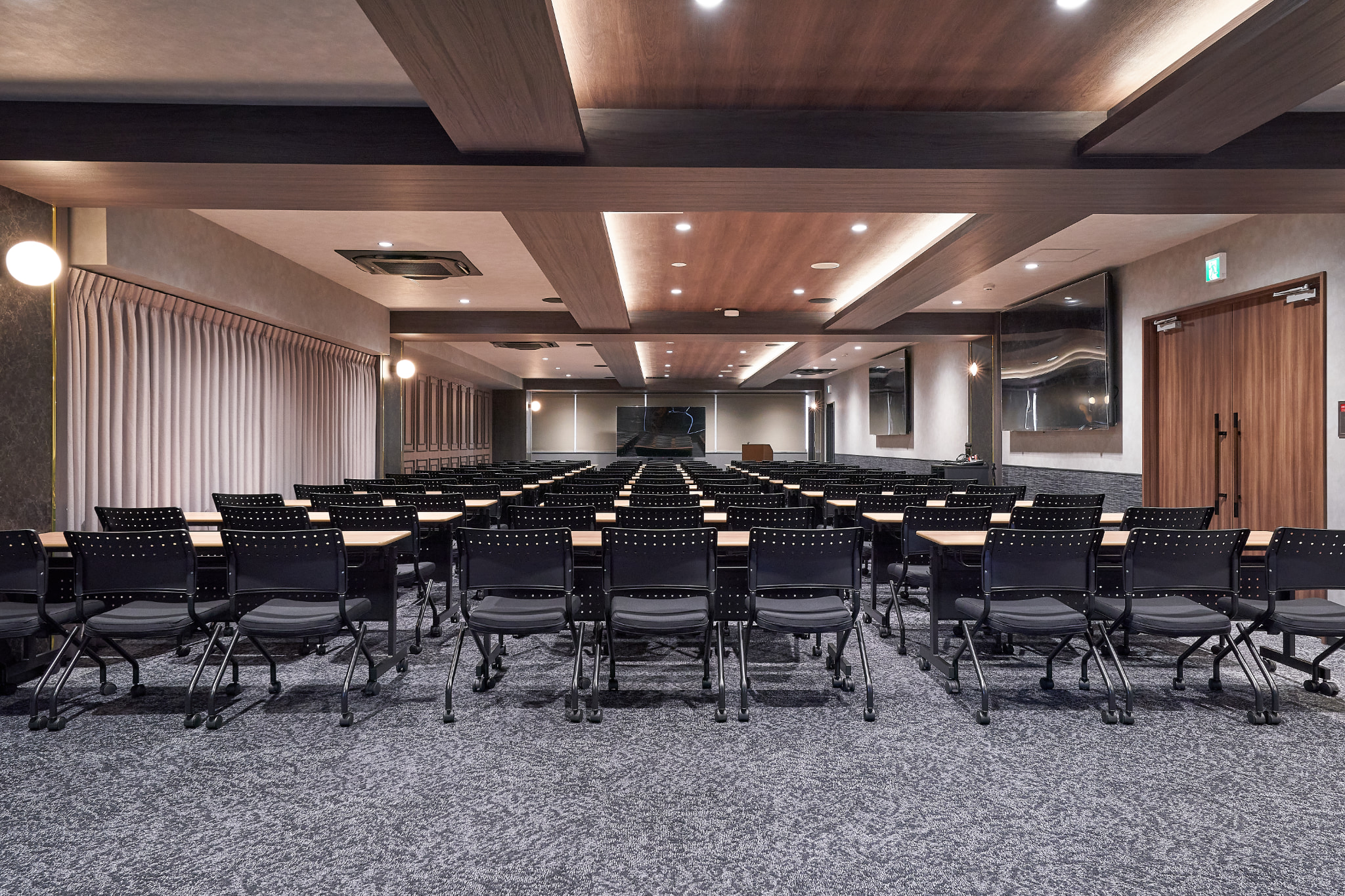 【新橋駅1分】各種パーティーやセミナーに適した落ち着いた雰囲気の貸切イベントスペース