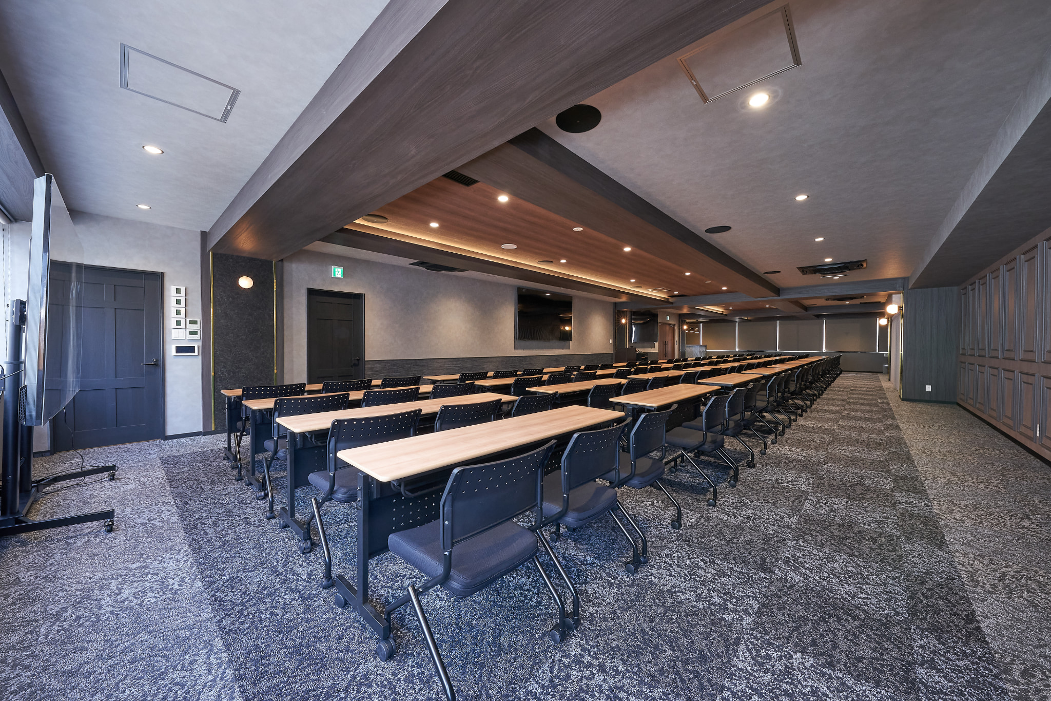 【新橋駅1分】各種パーティーやセミナーに適した落ち着いた雰囲気の貸切イベントスペース