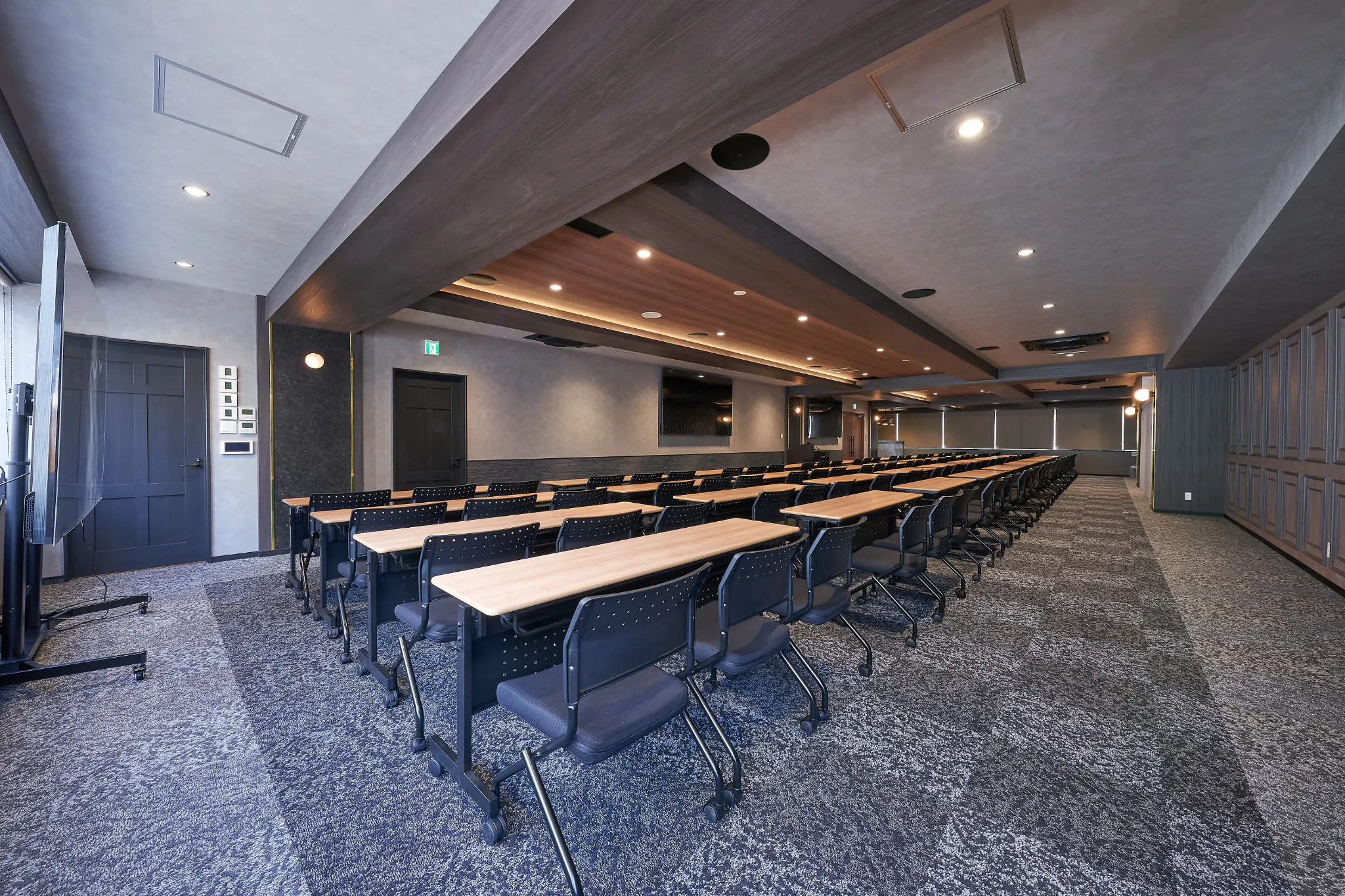 【新橋駅1分】各種パーティーやセミナーに適した落ち着いた雰囲気の貸切イベントスペース