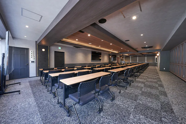 【新橋駅1分】スペース4(メインフロア - スクール形式)