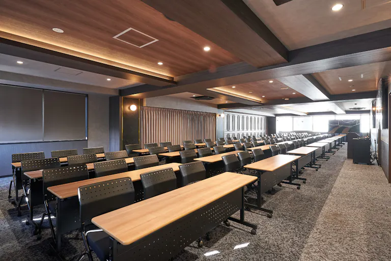 【新橋駅1分】スペース6(メインフロア - スクール形式)