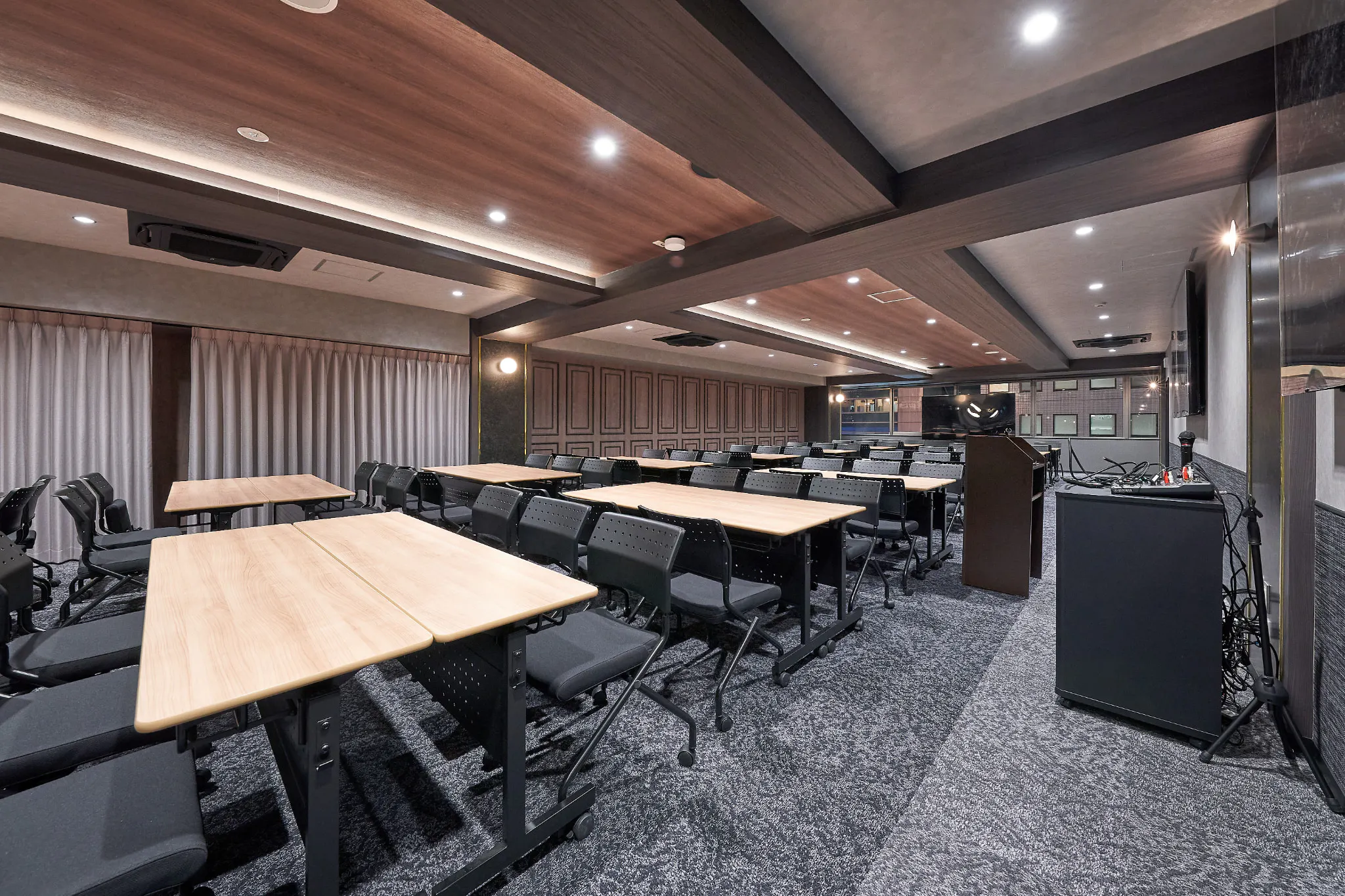 【新橋駅1分】各種パーティーやセミナーに適した落ち着いた雰囲気の貸切イベントスペース
