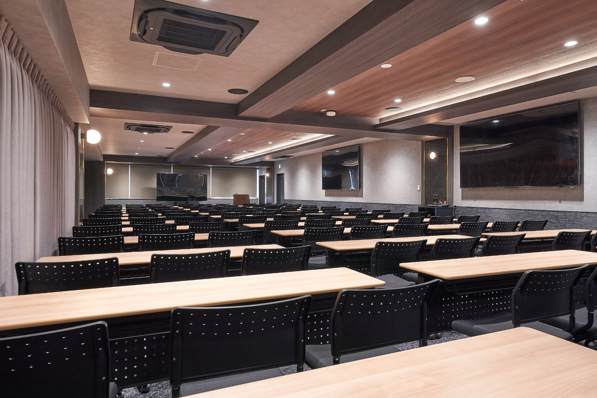 【新橋駅1分】各種パーティーやセミナーに適した落ち着いた雰囲気の貸切イベントスペース