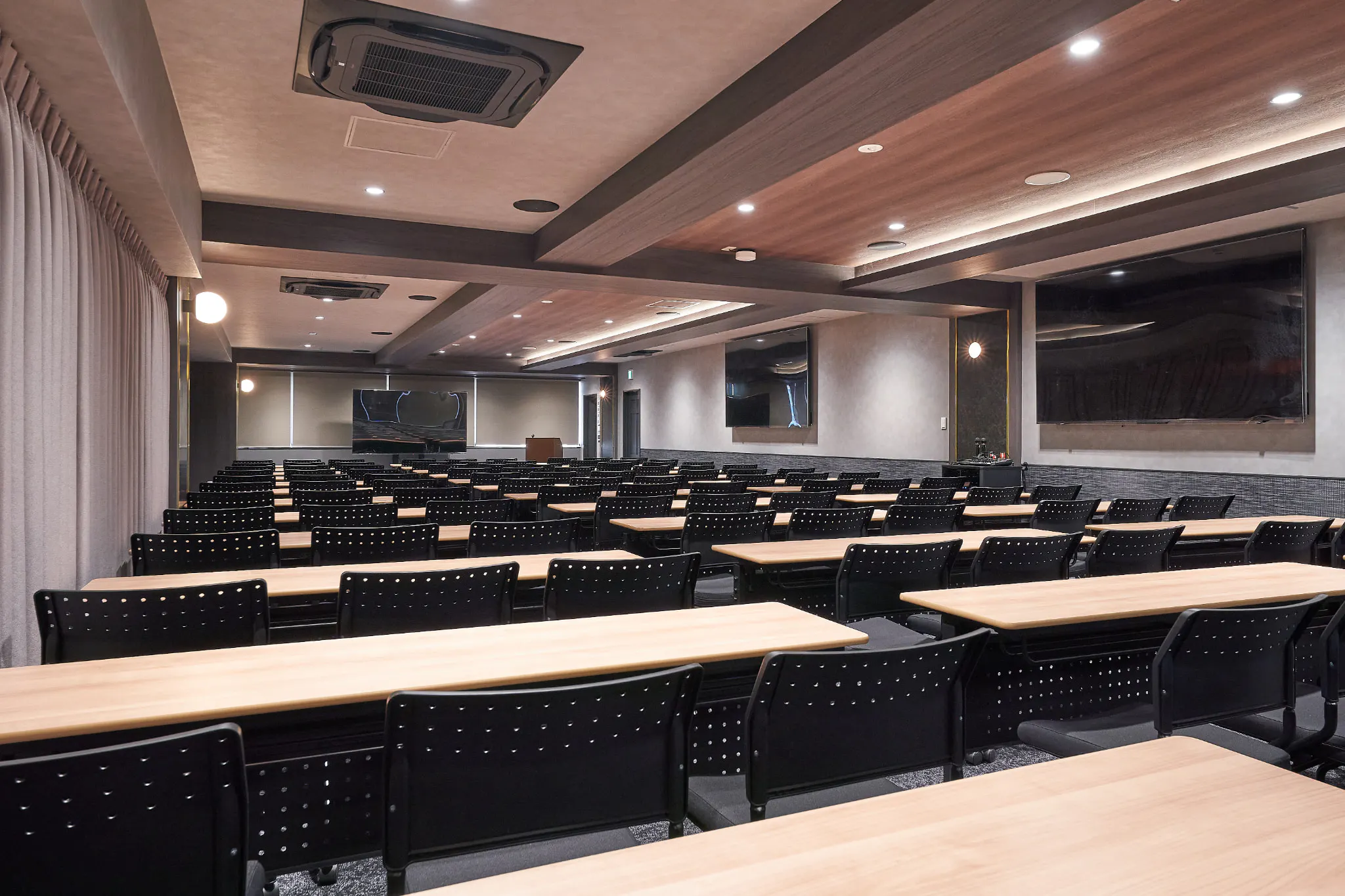 【新橋駅1分】各種パーティーやセミナーに適した落ち着いた雰囲気の貸切イベントスペース