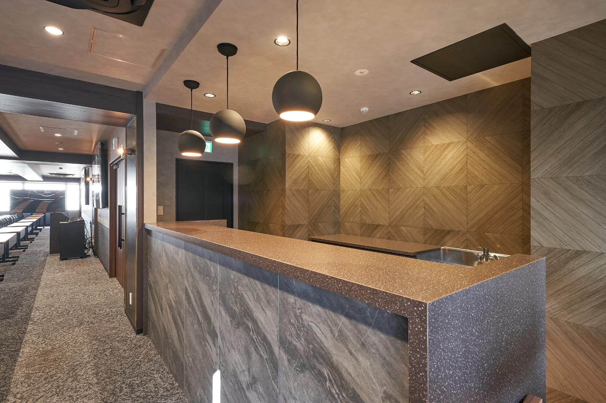 【新橋駅1分】各種パーティーやセミナーに適した落ち着いた雰囲気の貸切イベントスペース