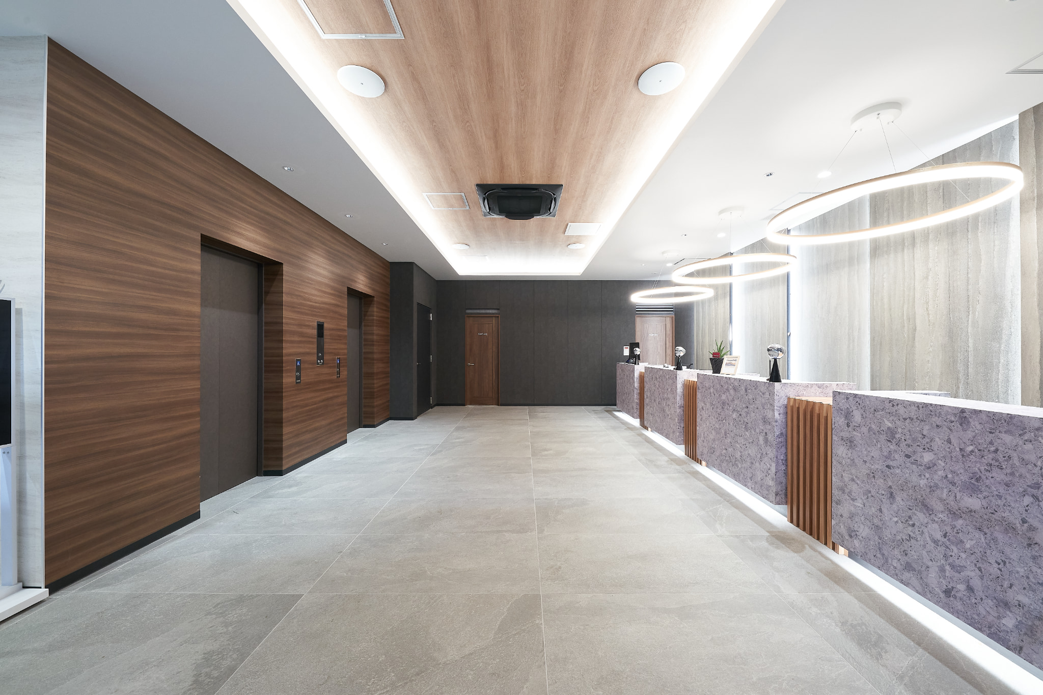 【新橋駅1分】各種パーティーやセミナーに適した落ち着いた雰囲気の貸切イベントスペース