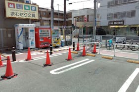 【ミスターマックス 長住店】駐車場(証明写真機前) キッチンカーに最適な総合ディスカウントストアの催事イベントスペース