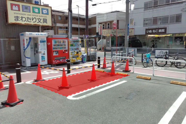 【ミスターマックス 長住店】駐車場(証明写真機前) キッチンカーに最適な総合ディスカウントストアの催事イベントスペースの画像1