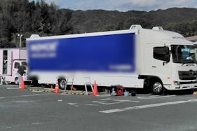 【イオン光店】展示等を伴う屋外プロモーションに最適な北側入口前にある駐車場スペース