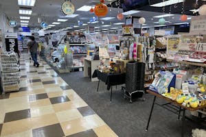 【TSUTAYA首里店】ポップアップストアやプロモーションに適した上りエスカレーター近くのレンタルスペース
