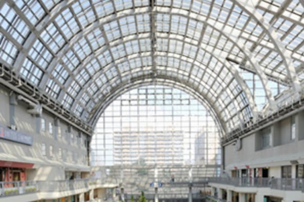 【サッポロファクトリー】大規模なプロモーションイベント等に最適なガラス屋根に覆われた開放感のあるイベントスペース