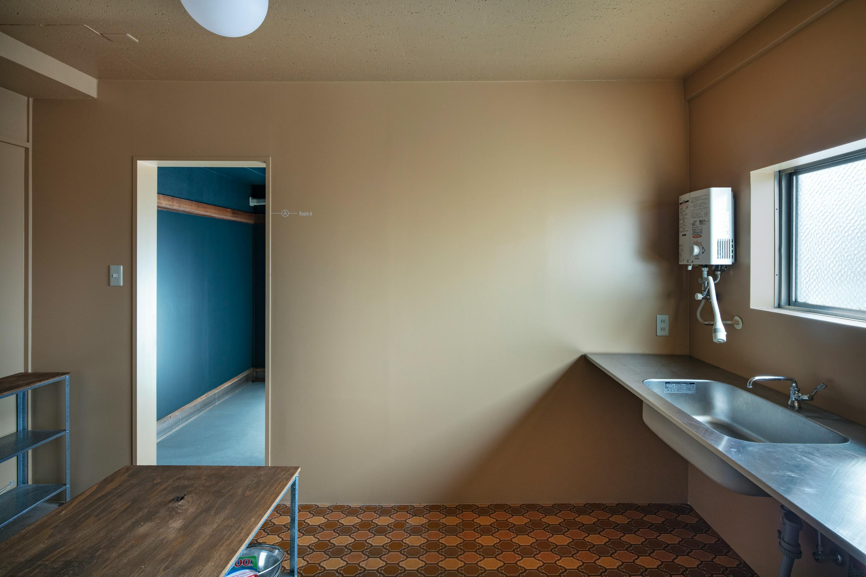 【南太田駅6分】ロケや撮影会等の撮影用途、展示会やワークショップに最適な4種の内装のコンセプトスタジオ