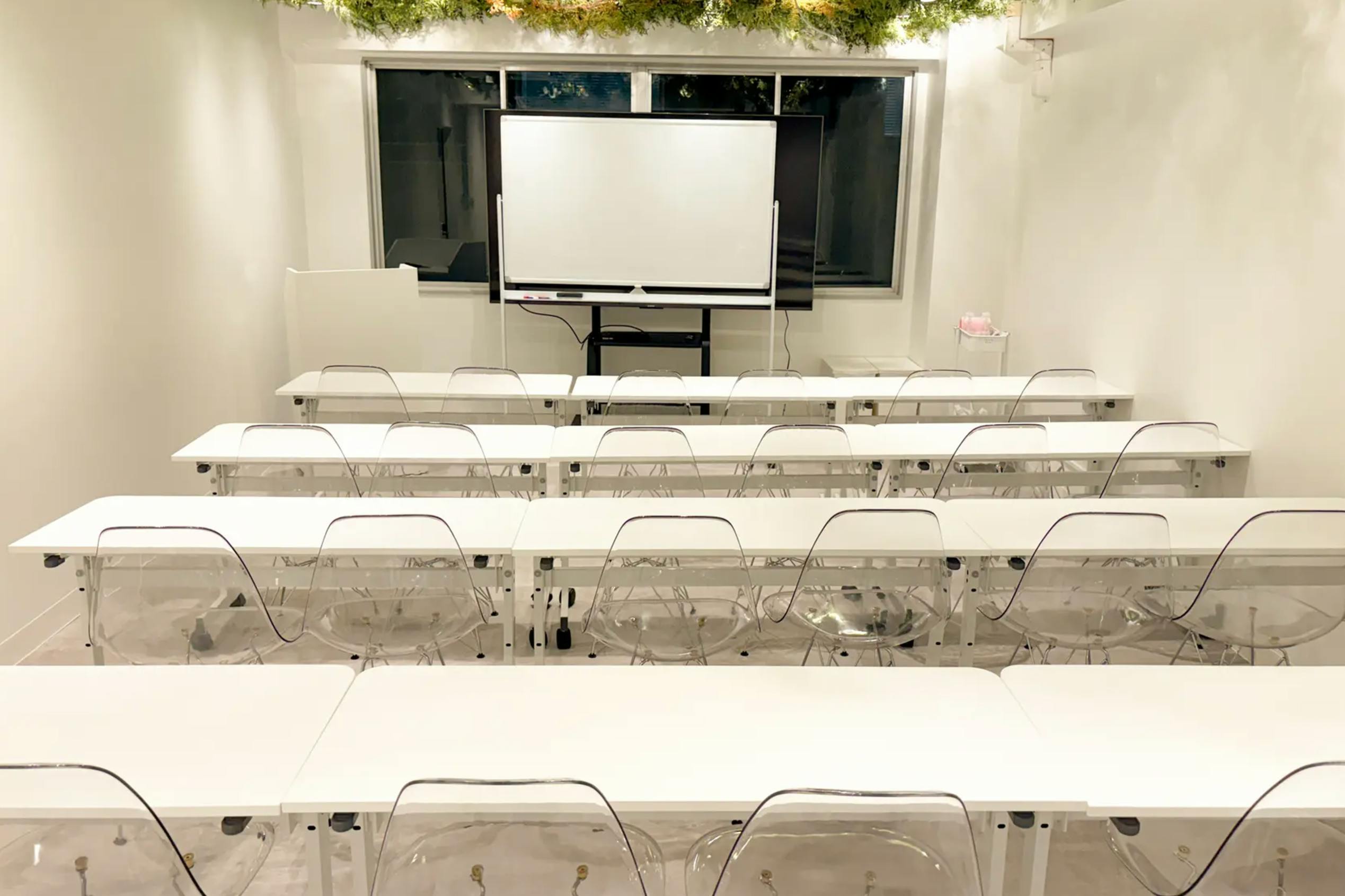 【銀座駅3分/東京駅5分】セミナー・ワークショップに適した30名様着席可能な駅近イベントスペース