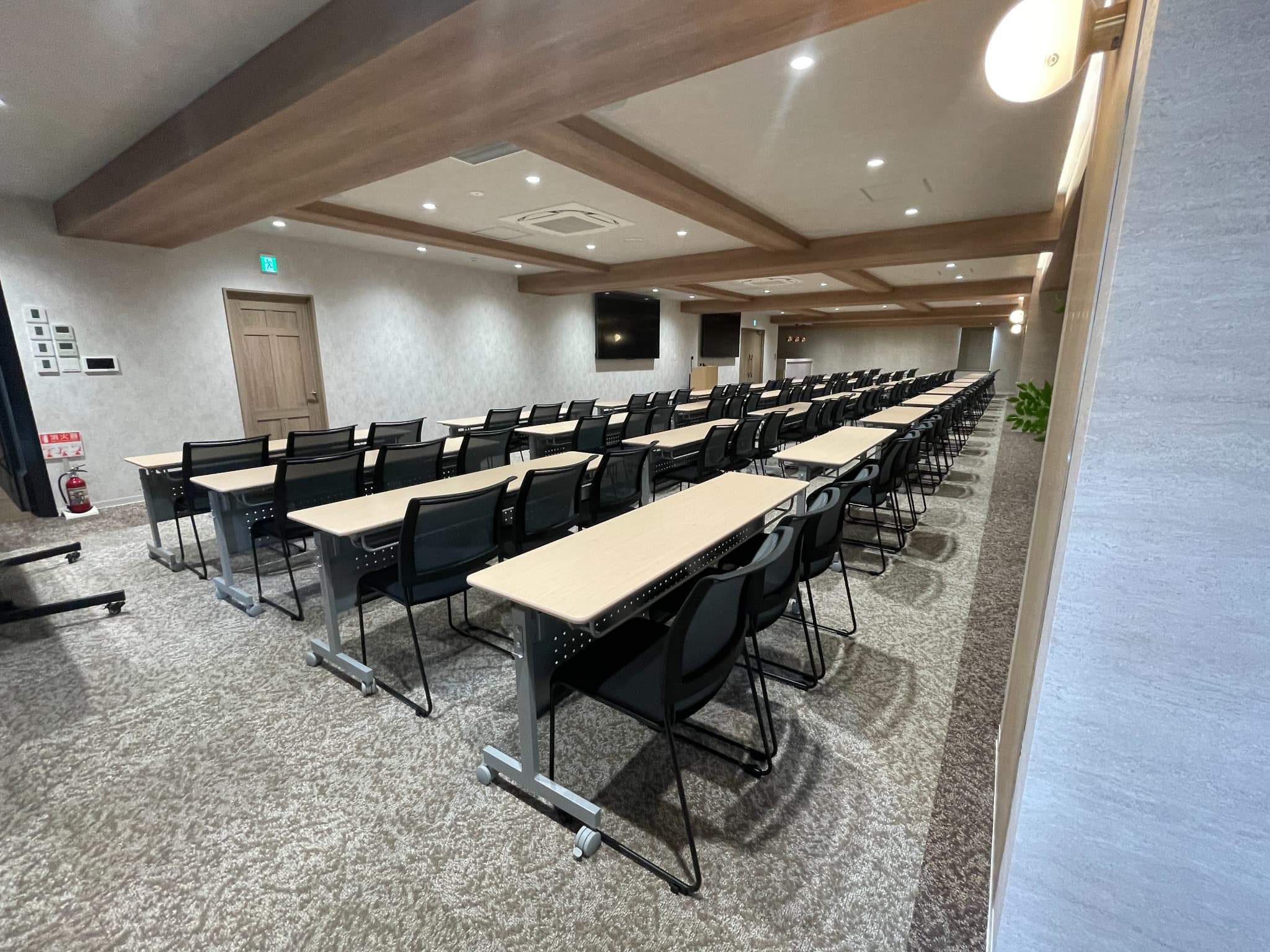 【新橋駅1分】各種パーティーや撮影・イベントに適した清潔感あふれる貸切イベントスペース