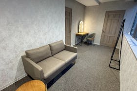 【新橋駅1分】各種パーティーや撮影・イベントに適した清潔感あふれる貸切イベントスペース