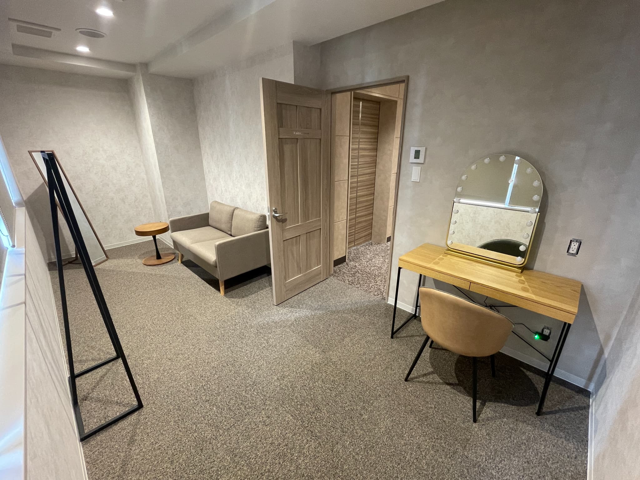 【新橋駅1分】各種パーティーや撮影・イベントに適した清潔感あふれる貸切イベントスペース