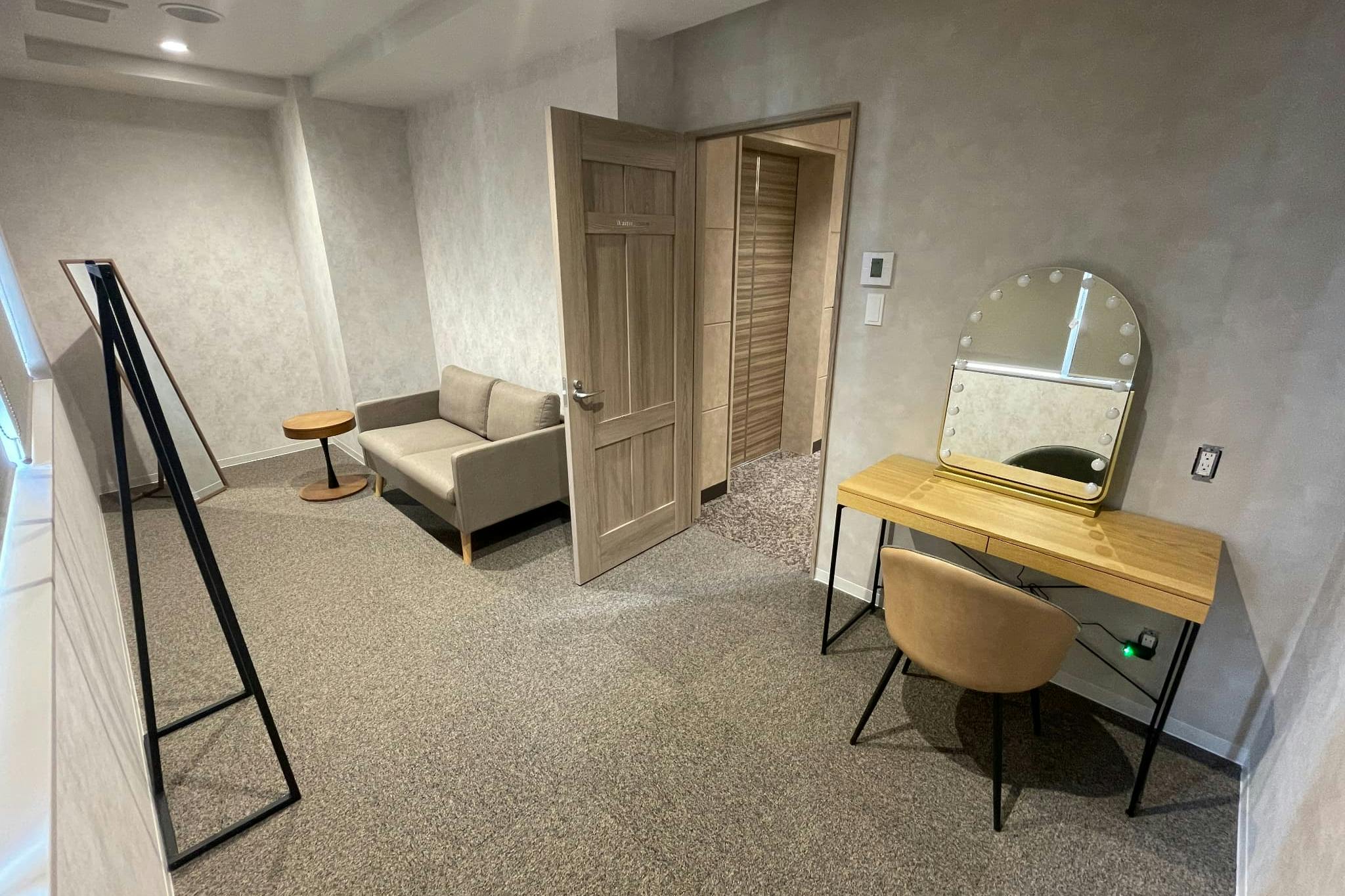 【新橋駅1分】各種パーティーや撮影・イベントに適した清潔感あふれる貸切イベントスペース