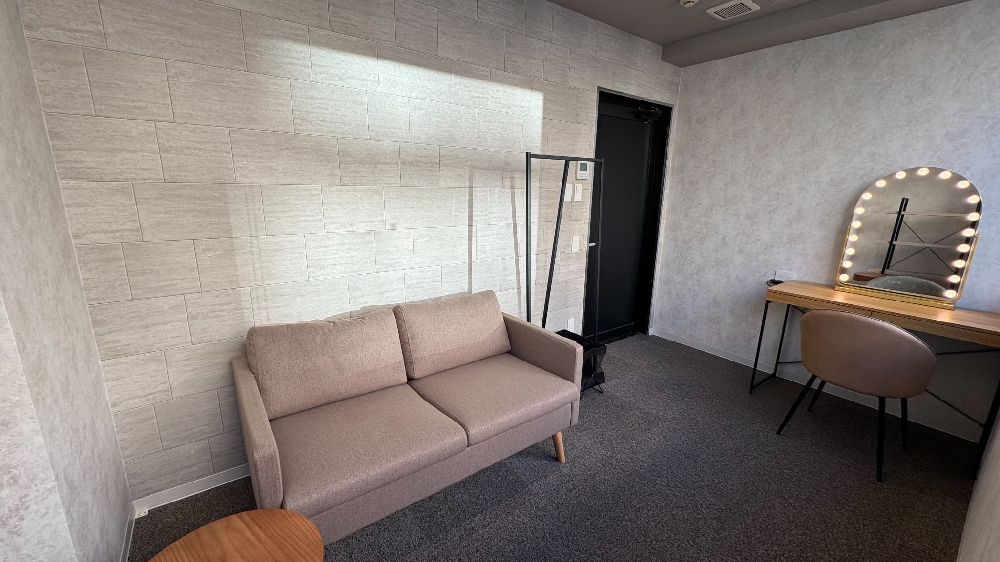 【新橋駅1分】各種パーティーや撮影・イベントに適した清潔感あふれる貸切イベントスペース