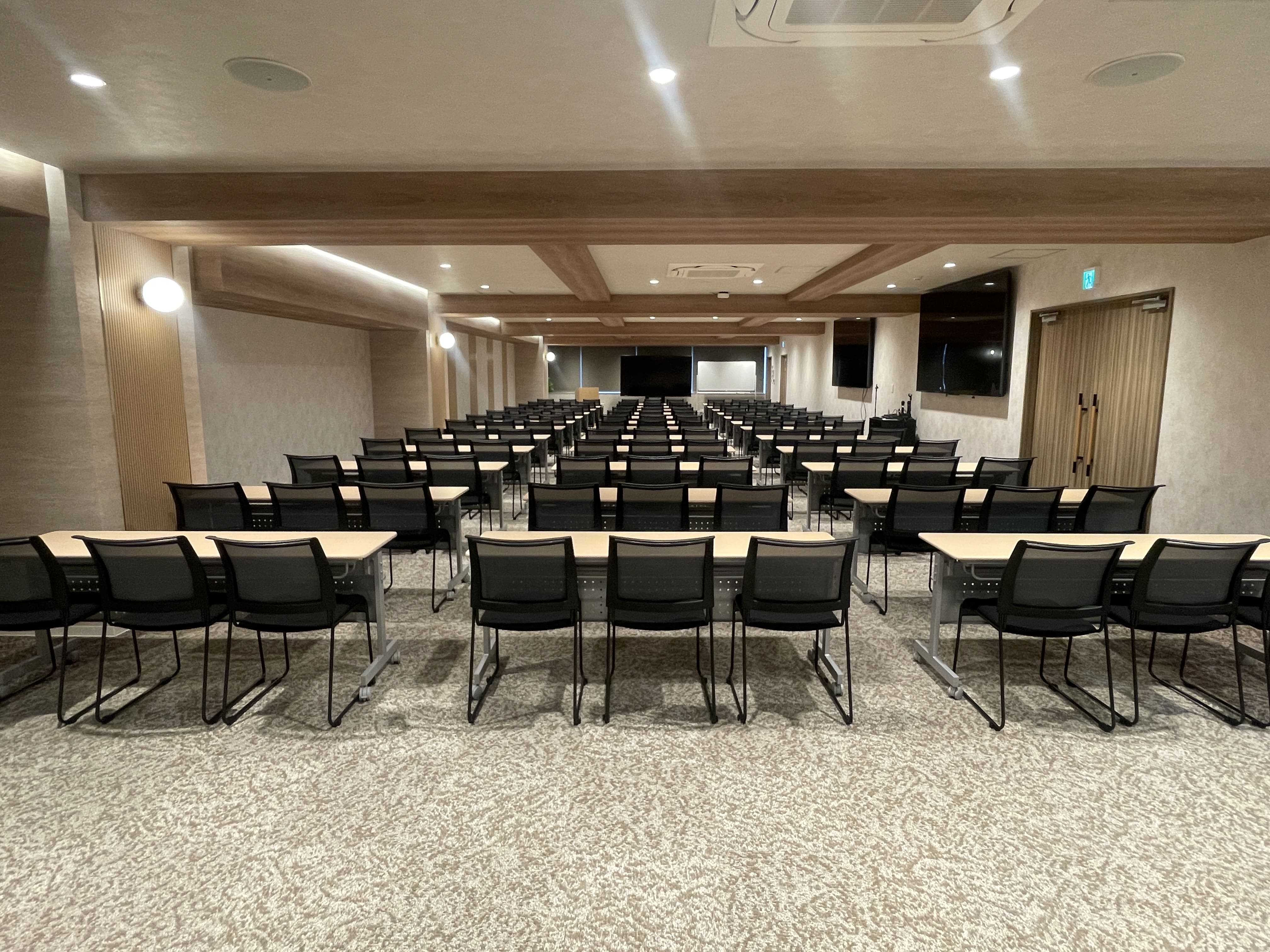 【新橋駅1分】各種パーティーや撮影・イベントに適した清潔感あふれる貸切イベントスペース