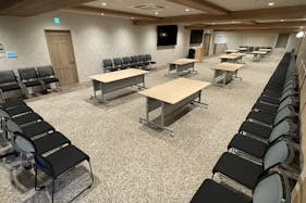 【新橋駅1分】各種パーティーや撮影・イベントに適した清潔感あふれる貸切イベントスペース