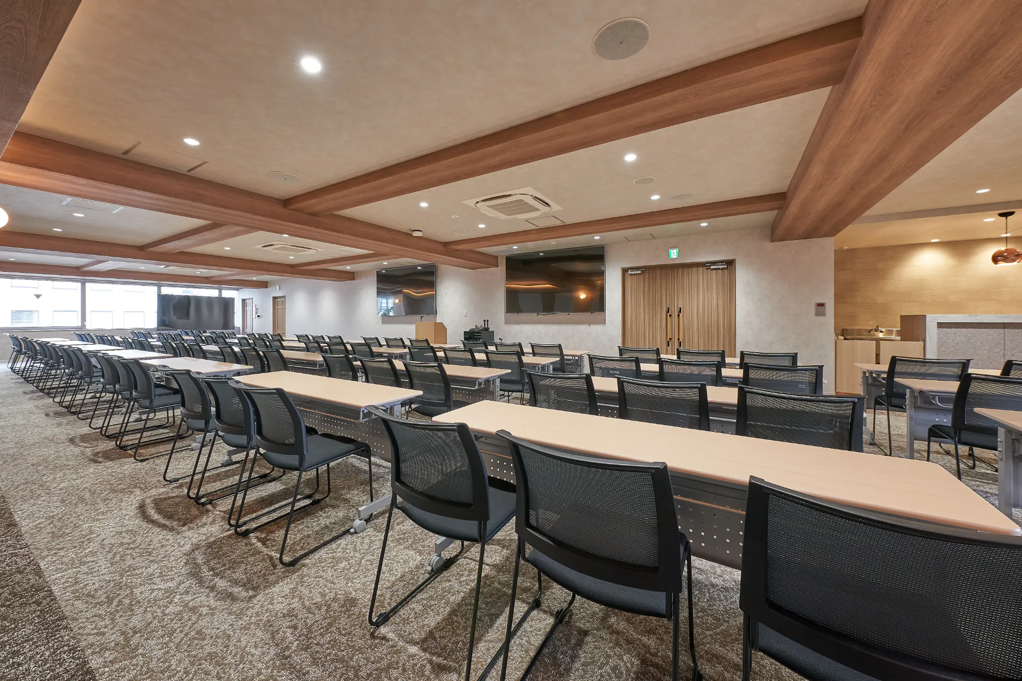 【新橋駅1分】各種パーティーや撮影・イベントに適した清潔感あふれる貸切イベントスペース