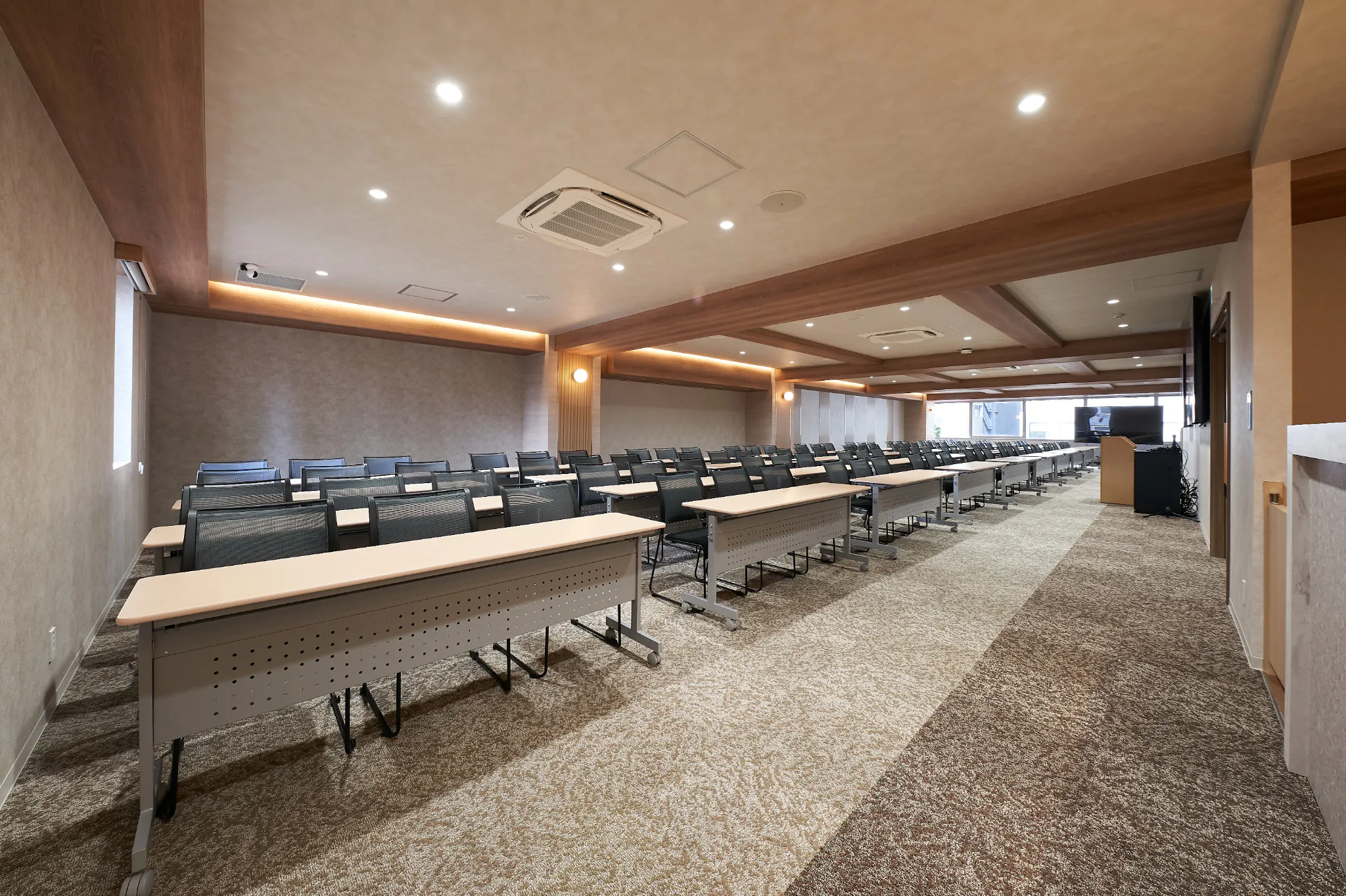 【新橋駅1分】各種パーティーや撮影・イベントに適した清潔感あふれる貸切イベントスペース