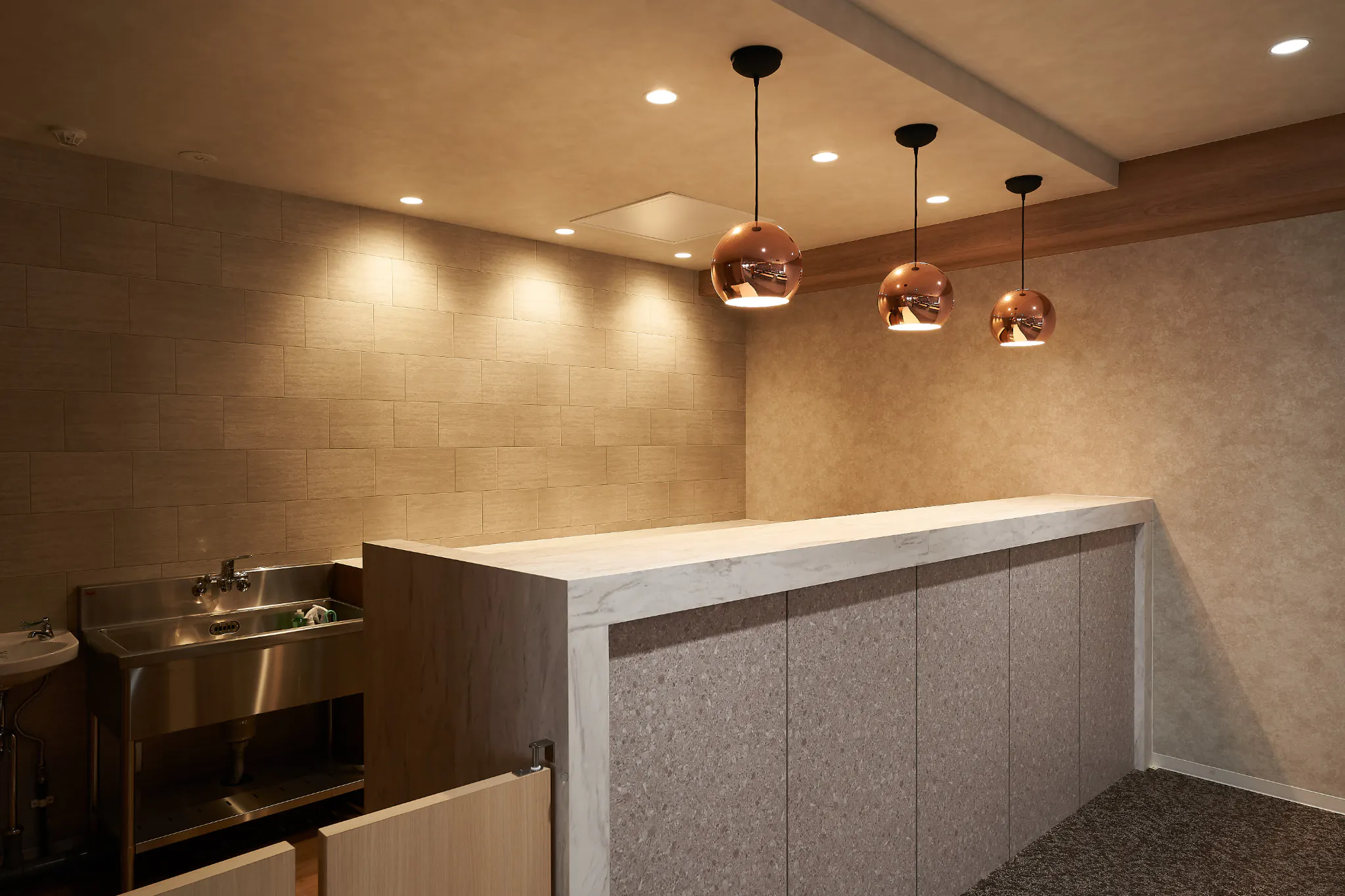 【新橋駅1分】各種パーティーや撮影・イベントに適した清潔感あふれる貸切イベントスペース