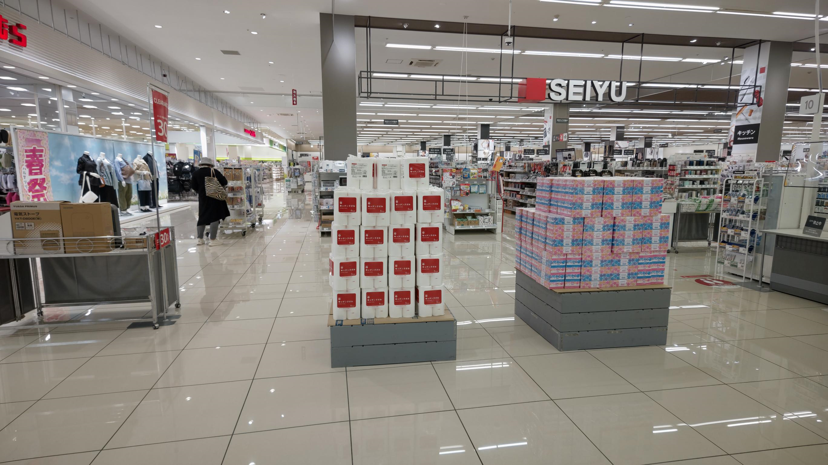 【西友　沼津店】1階レジ前　プロモーション用途や物販、食物販のポップアップストアに最適なスーパー店内催事イベントスペース