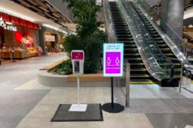 【イオンモール土岐】モール内広告 エスカレーターの画像1