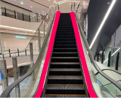 【イオンモール土岐】モール内広告 エスカレーター