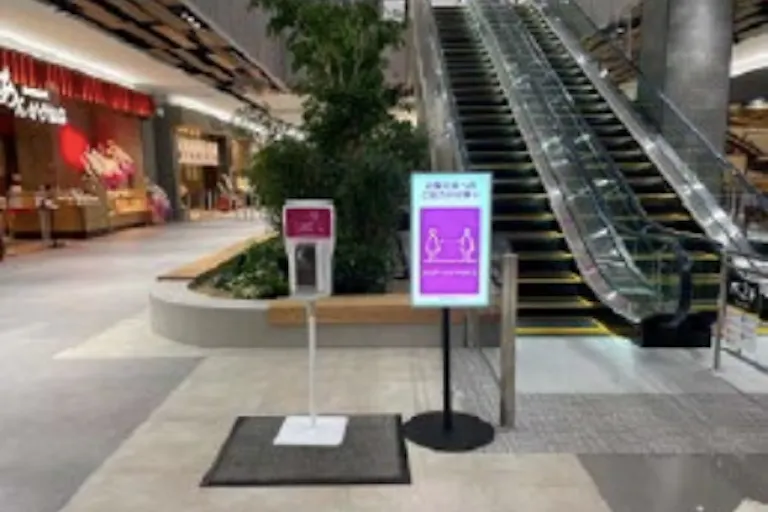 【イオンモール土岐】モール内広告 エスカレーターの画像1