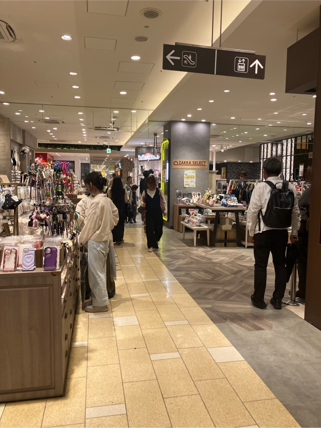 【町田マルイ】2階カレンダリウム Ⅾ02【食物販】トレンド満載のファッションや雑貨、食が集まる 人通り抜群の区画です。