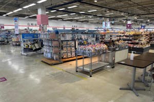 【イオン 八街店】プロモーションやポップアップストアに最適な地域密着型商業施設のサービスカウンター前イベントスペース