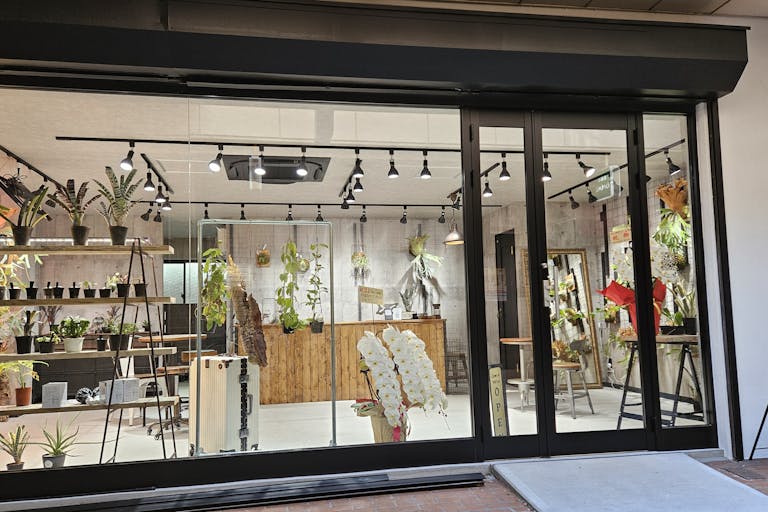 【東京都 品川区 立会川西商店街(路面店)/立会川駅1分 大井町駅徒歩15分】各種ポップアップストアや展示販売会に最適な商店街内にある植物に囲まれた路面スペースの画像3