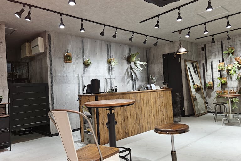 【東京都 品川区 立会川西商店街(路面店)/立会川駅1分 大井町駅徒歩15分】各種ポップアップストアや展示販売会に最適な商店街内にある植物に囲まれた路面スペースの画像1