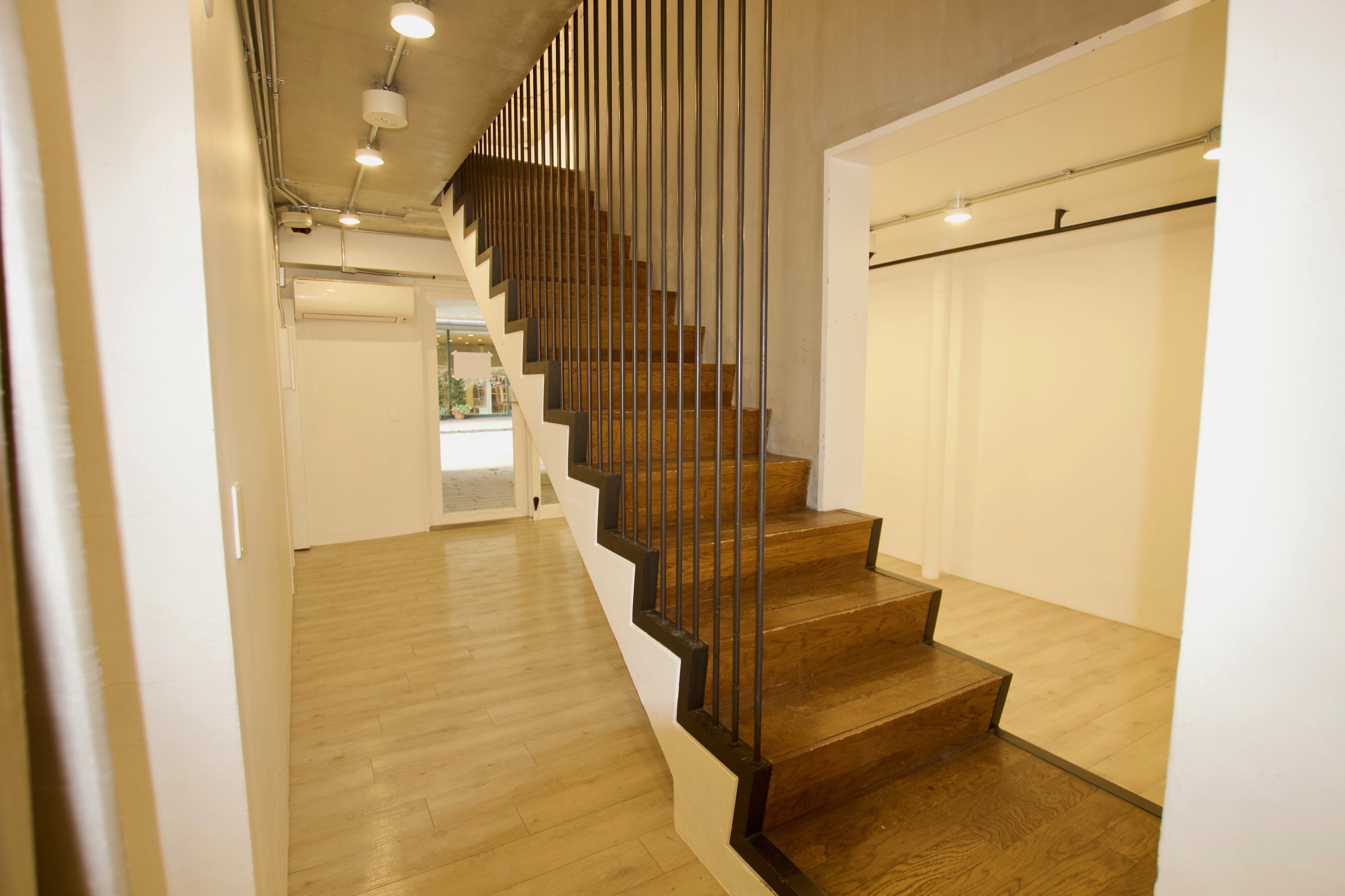 【表参道駅5分】展示会やポップアップストアに適した一軒家風のフレキシブルに使えるスペース(1F+2F)