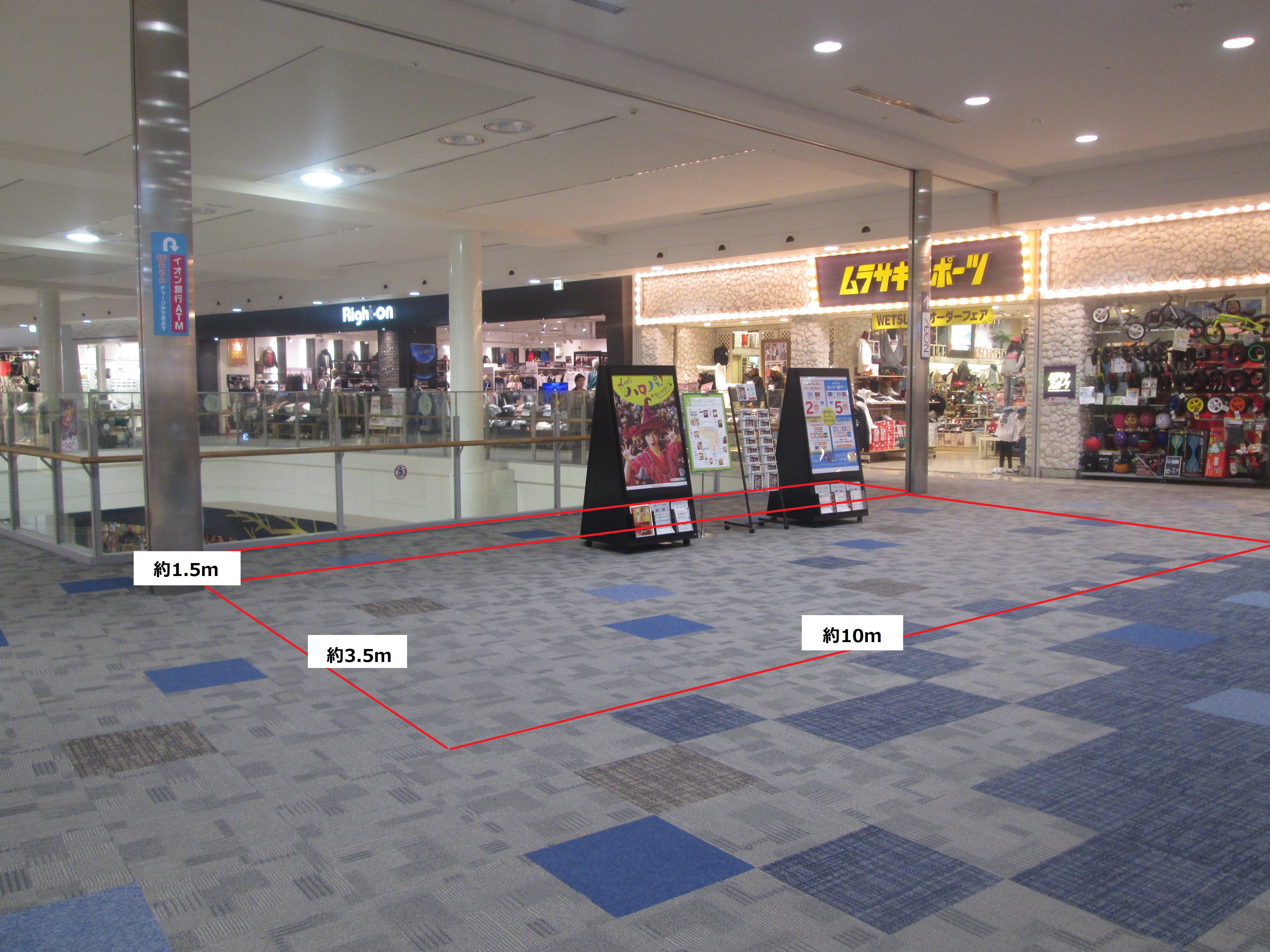 【イオンモール鶴見緑地】中央エスカレーター前