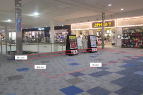 【イオンモール鶴見緑地】中央エスカレーター前