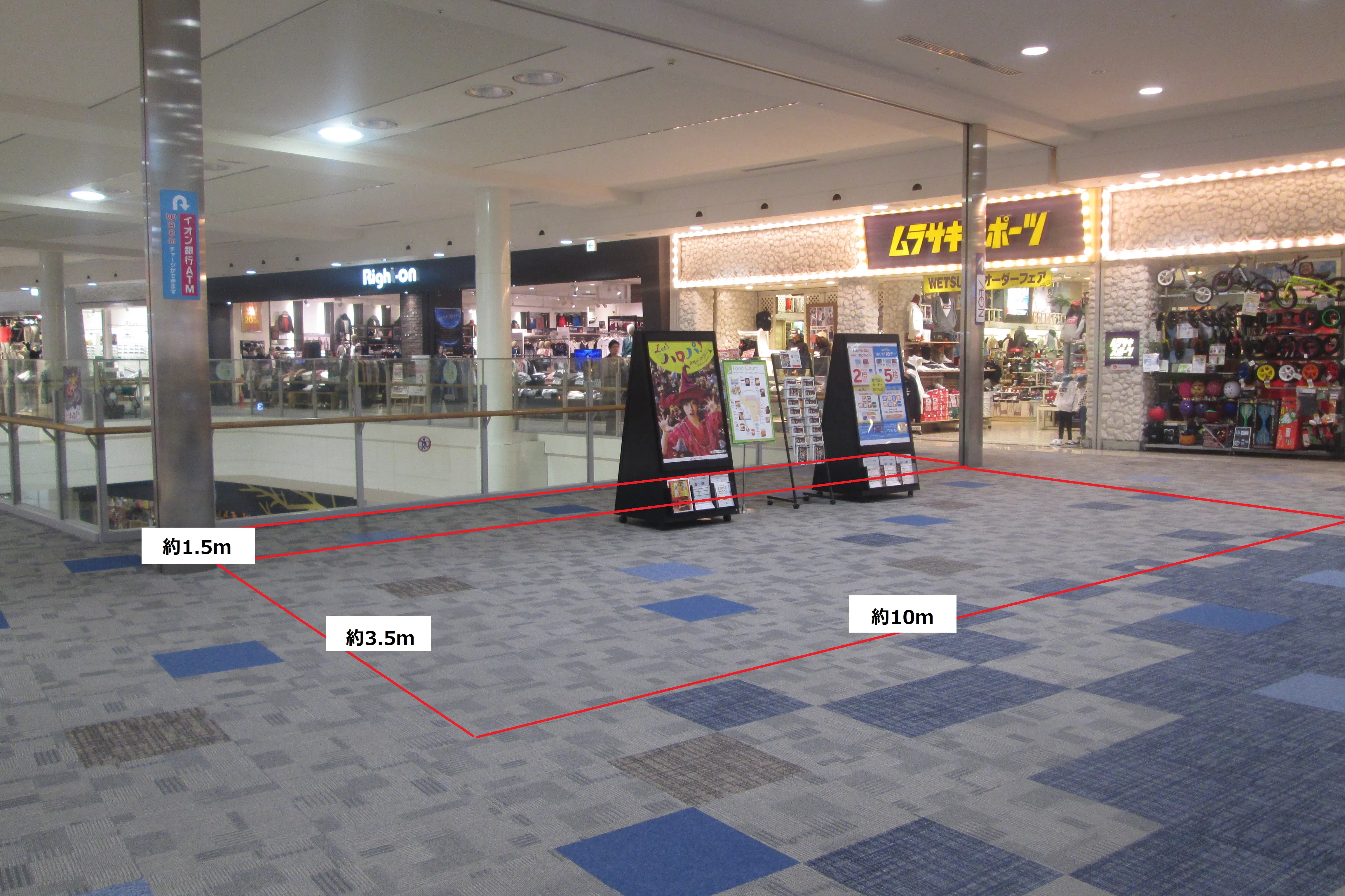 【イオンモール鶴見緑地】中央エスカレーター前