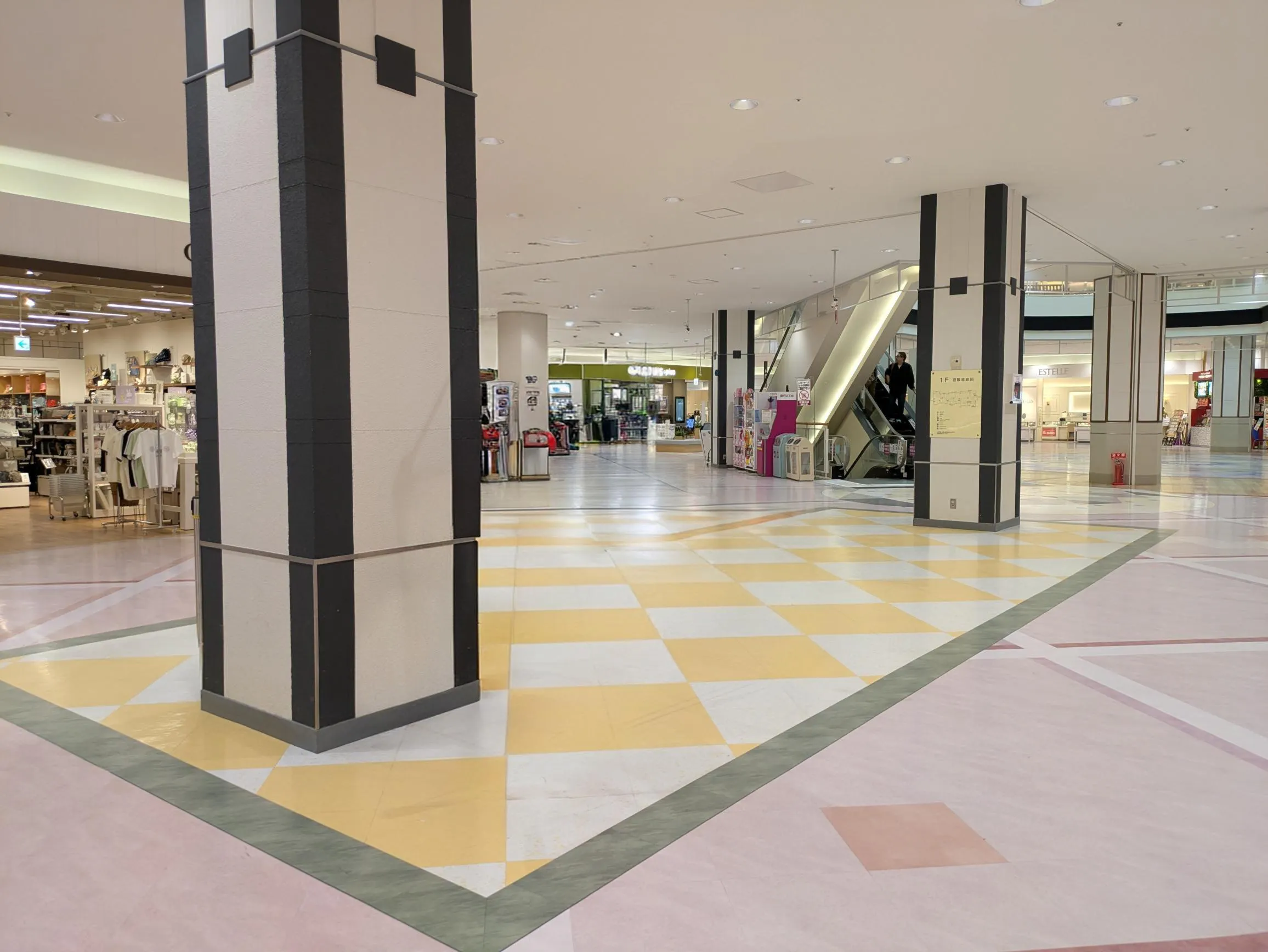 【イオンモール札幌平岡】ワンズテラス前