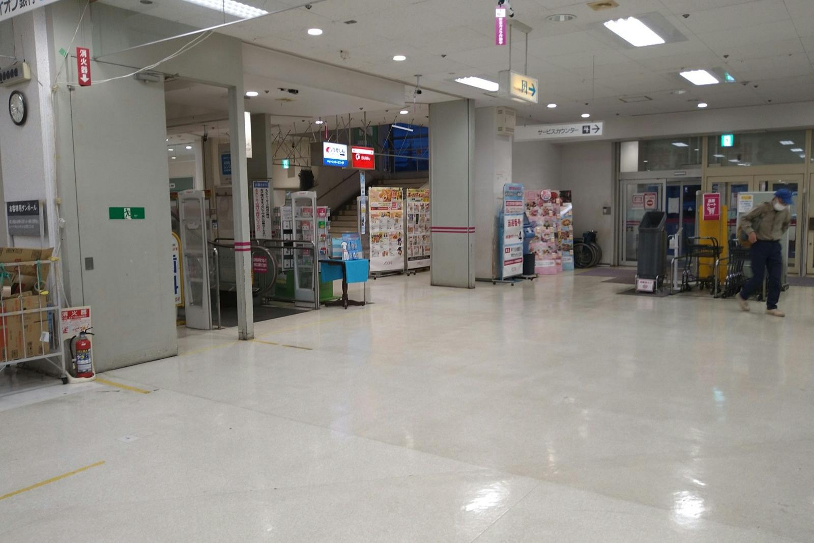 【イオン臼井店】ポップアップストアやプロモーションイベントに適した食品レジ側エスカレーター上り口イベントスペース