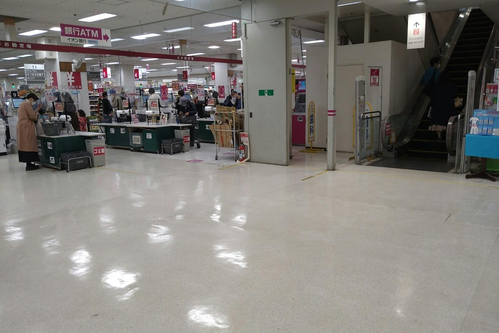 【イオン臼井店】ポップアップストアやプロモーションイベントに適した食品レジ側エスカレーター上り口イベントスペース